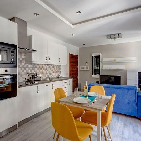 Modern Apartment Just Off The Promenade Сліма Екстер'єр фото