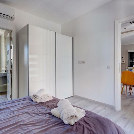 Modern Apartment Just Off The Promenade Сліма Екстер'єр фото