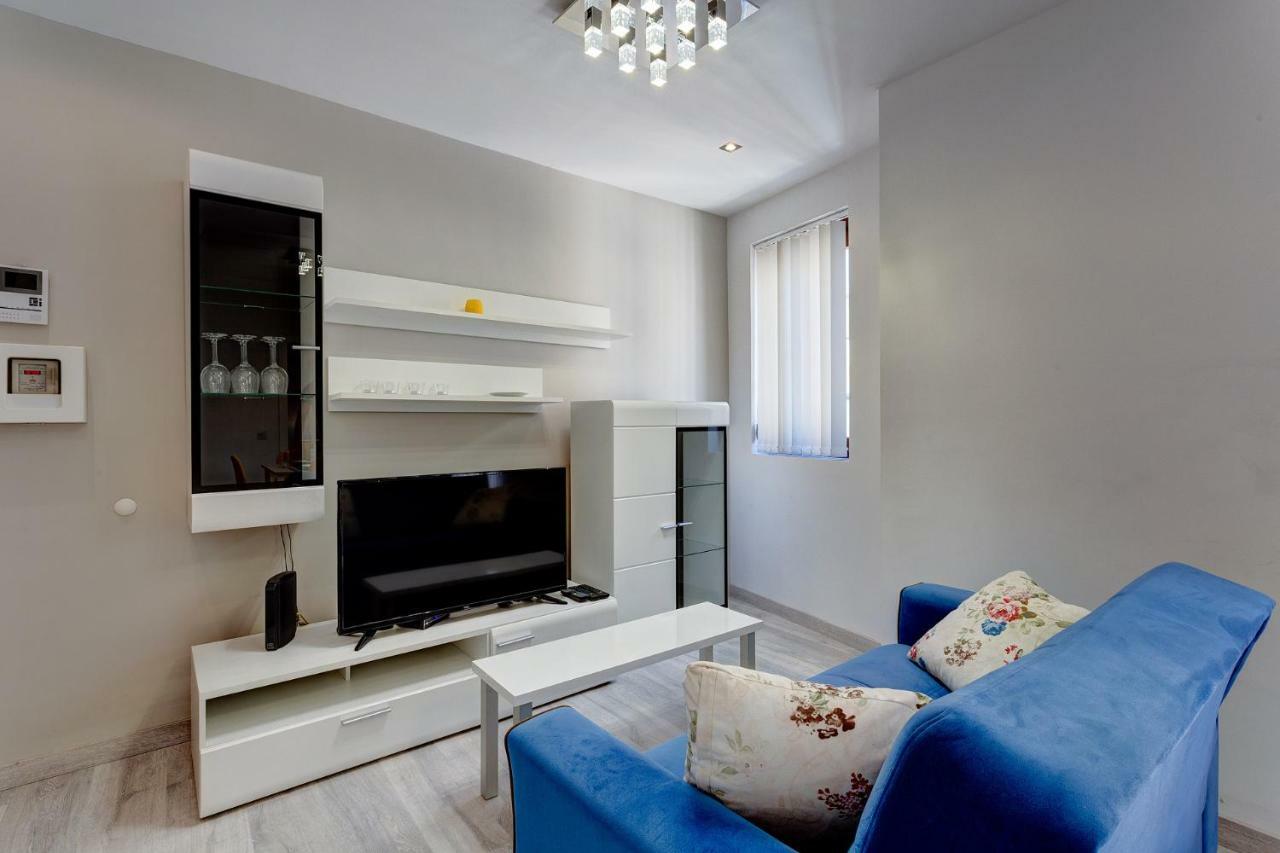 Modern Apartment Just Off The Promenade Сліма Екстер'єр фото