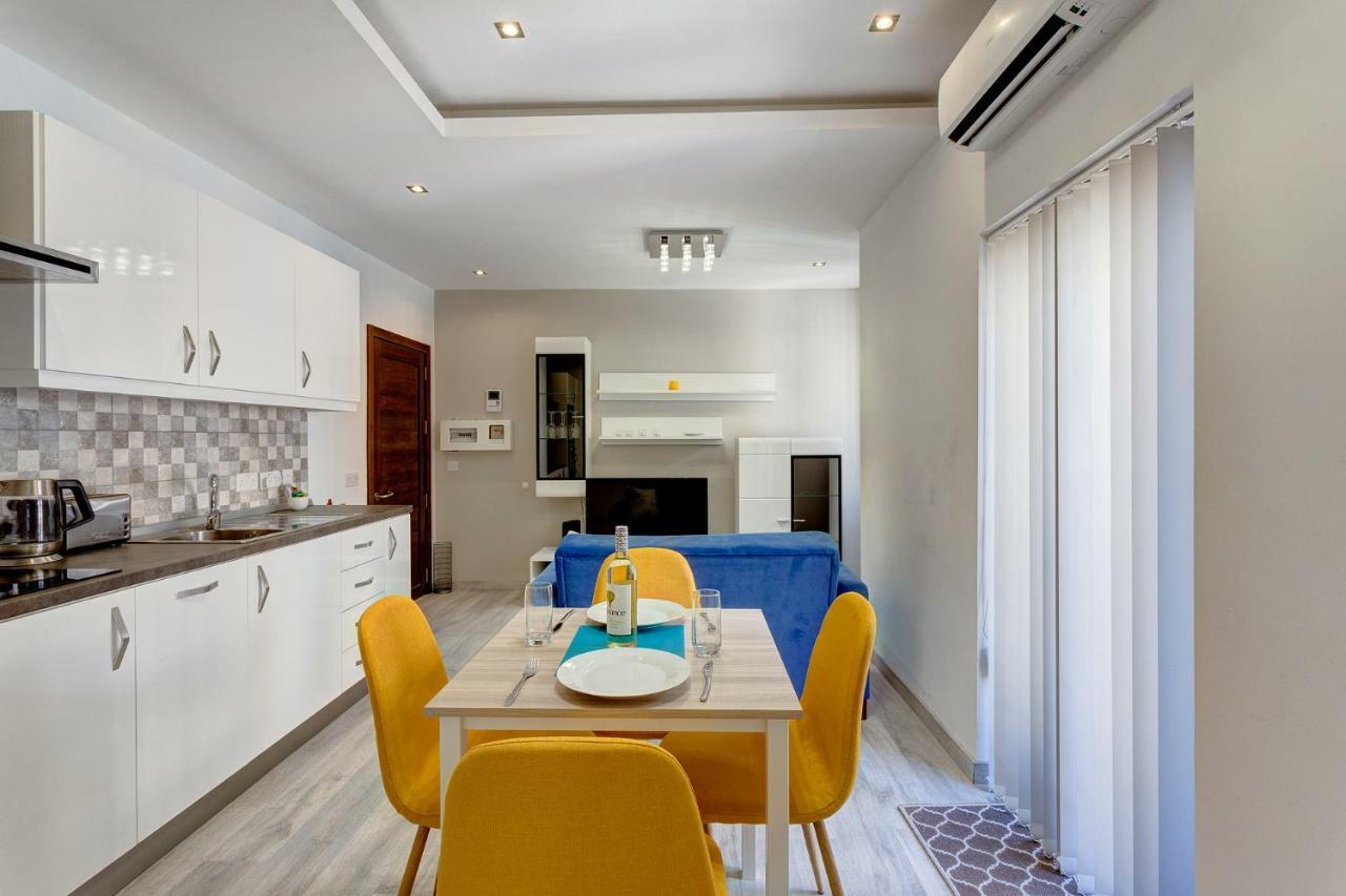 Modern Apartment Just Off The Promenade Сліма Екстер'єр фото