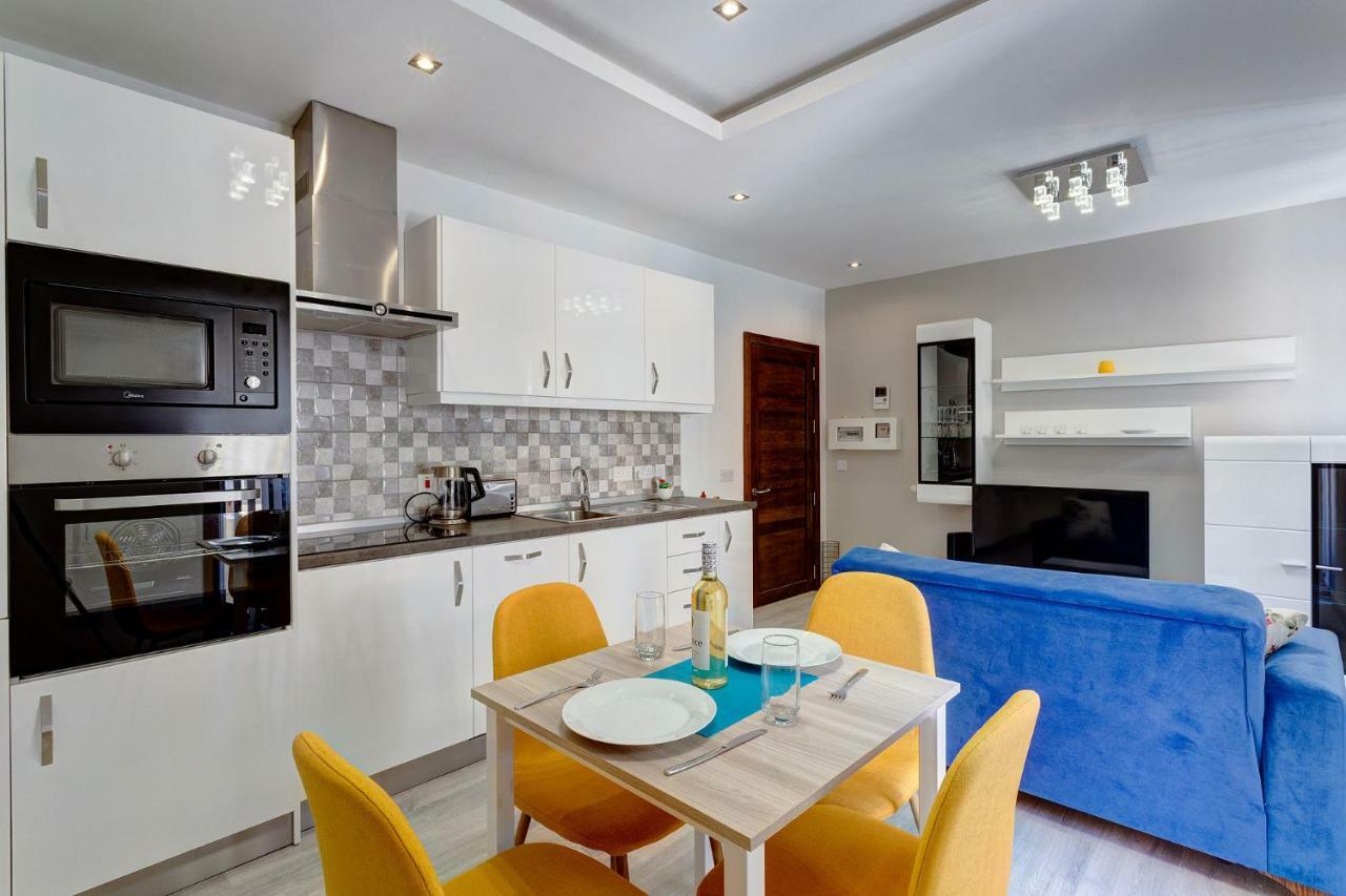 Modern Apartment Just Off The Promenade Сліма Екстер'єр фото